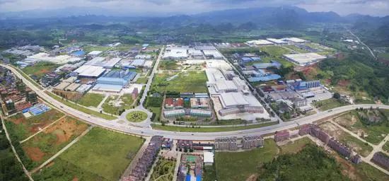 圖為廣西賀州市碳酸鈣產(chǎn)業(yè)的主要集聚區(qū)——旺高工業(yè)區(qū)(碳酸鈣千億元產(chǎn)業(yè)示范基地) 微信圖片_20210604111421